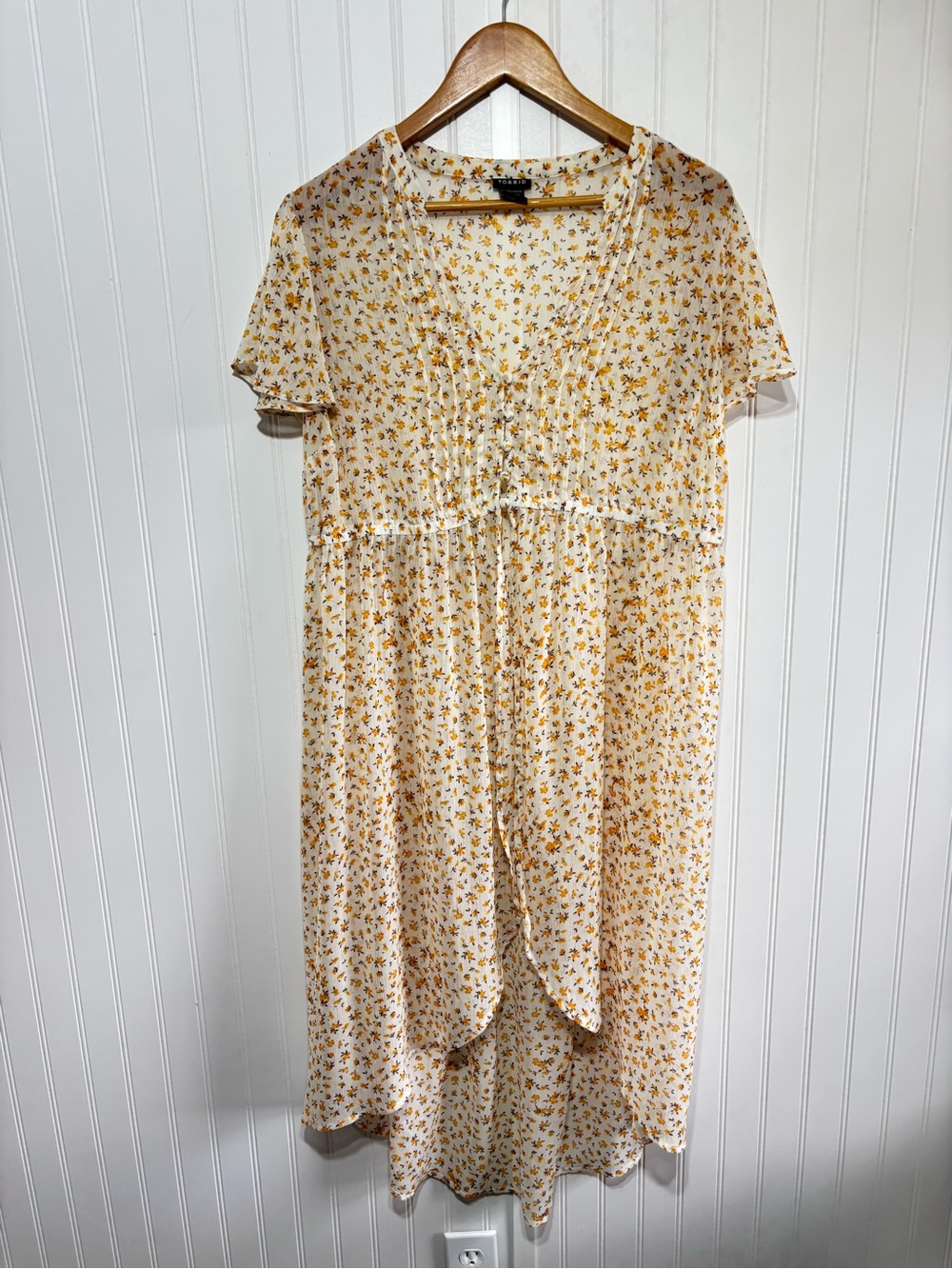 Torrid Ivory Yellow Floral High Low topper cardigan Cottagecore Size 0 (L/XL)